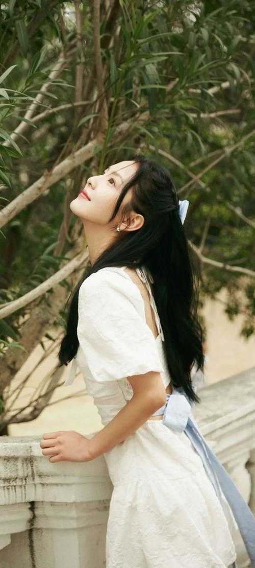 潜伏：李队长他貌美如花