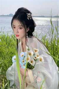 青山无归期，云深寄长书
