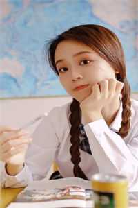 他嫌弃我是刽子手的女儿，我去当冲喜娘后他却悔了