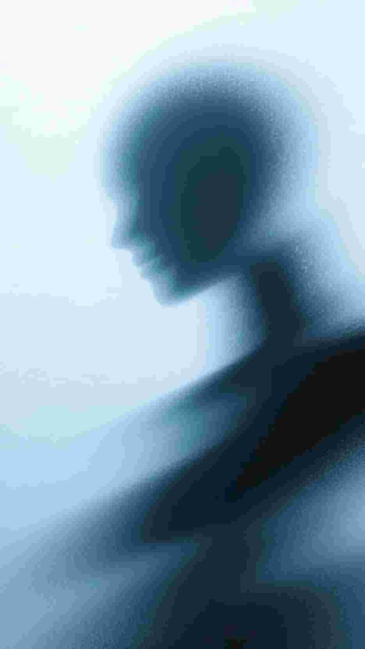白月光死而复生，冷清大佬红了眼